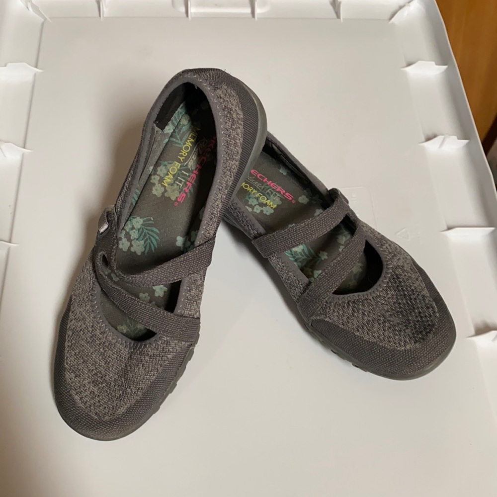 Sketchers memory foam shoes